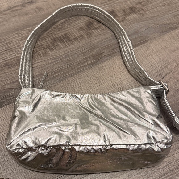 BAGGU Metallic Brass Shoulder Bag RARE and Silver Shoulder Bag. Lot - Picture 9 of 10